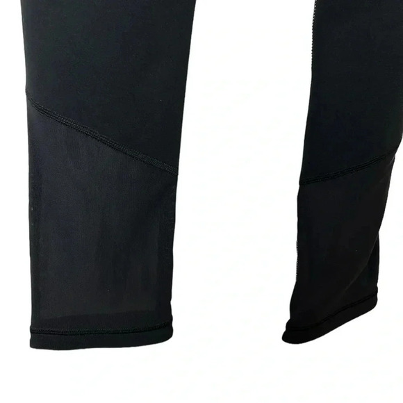 Under Armour leggings, women  XS BLACK cropped, animal print. Slimming . NWT - Picture 7 of 11